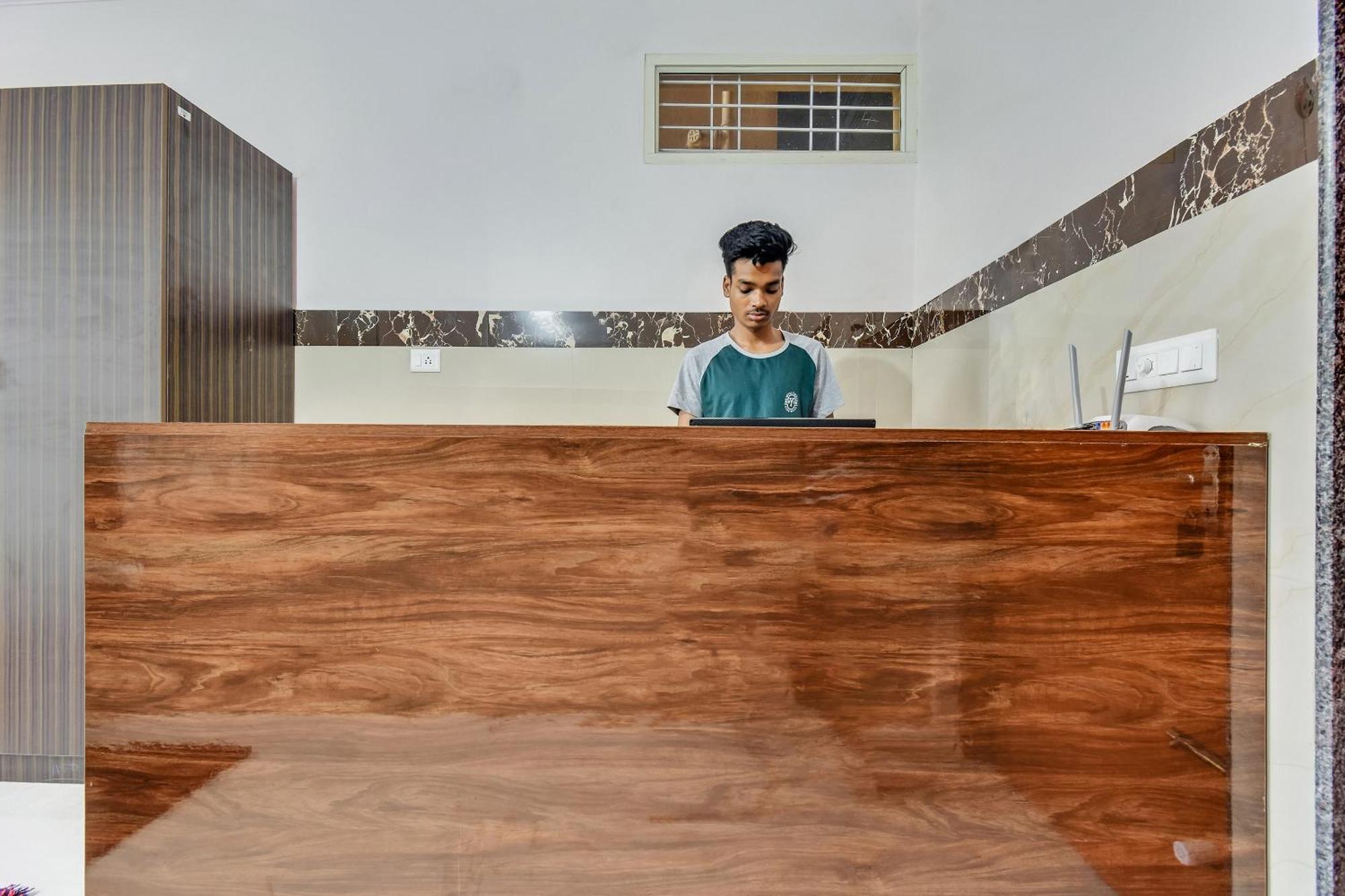 Hotel O Sri Sai Guru Comforts Yelahanka Exteriör bild
