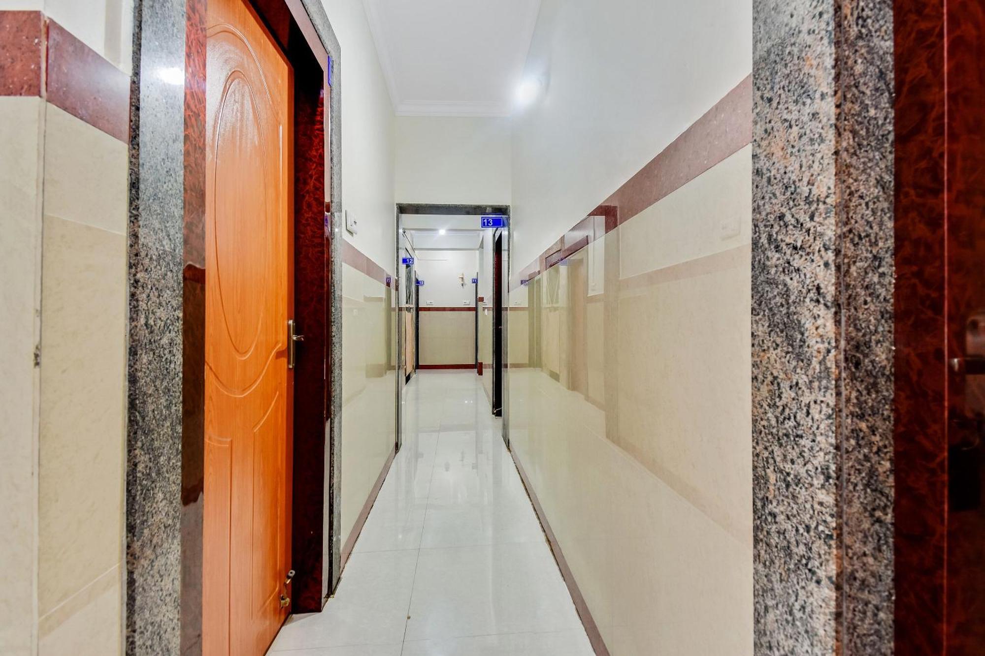 Hotel O Sri Sai Guru Comforts Yelahanka Exteriör bild