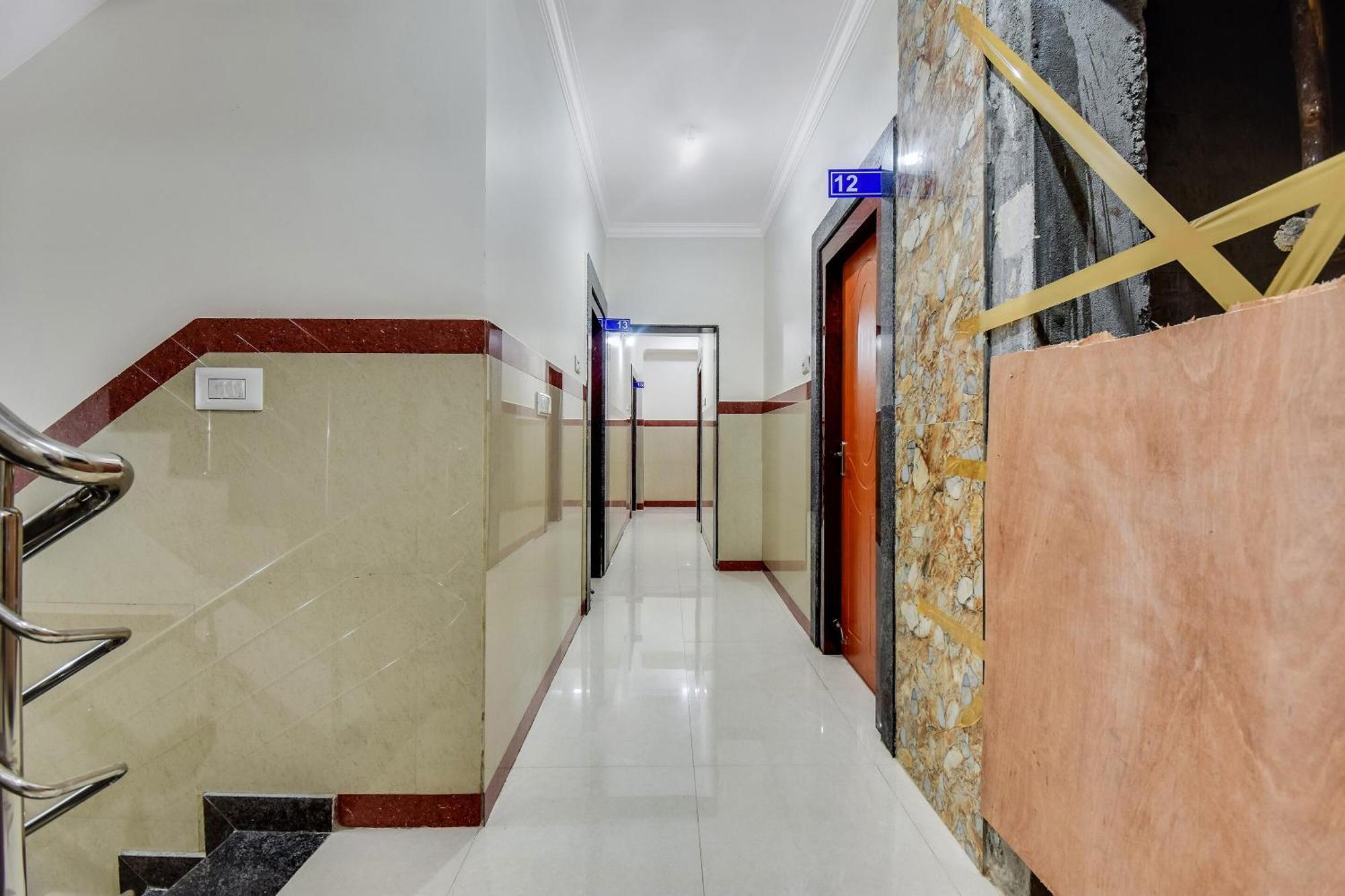 Hotel O Sri Sai Guru Comforts Yelahanka Exteriör bild