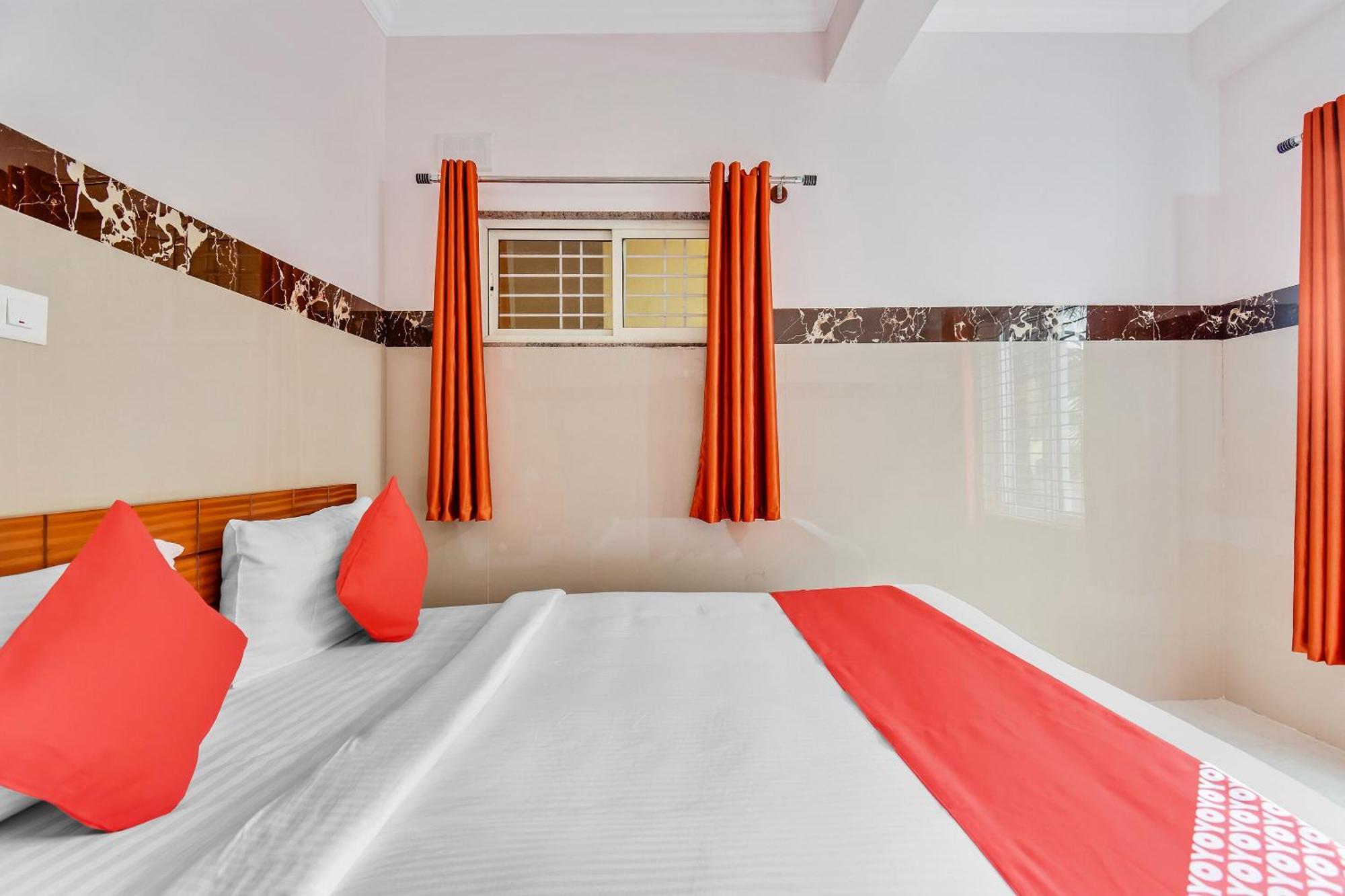 Hotel O Sri Sai Guru Comforts Yelahanka Exteriör bild