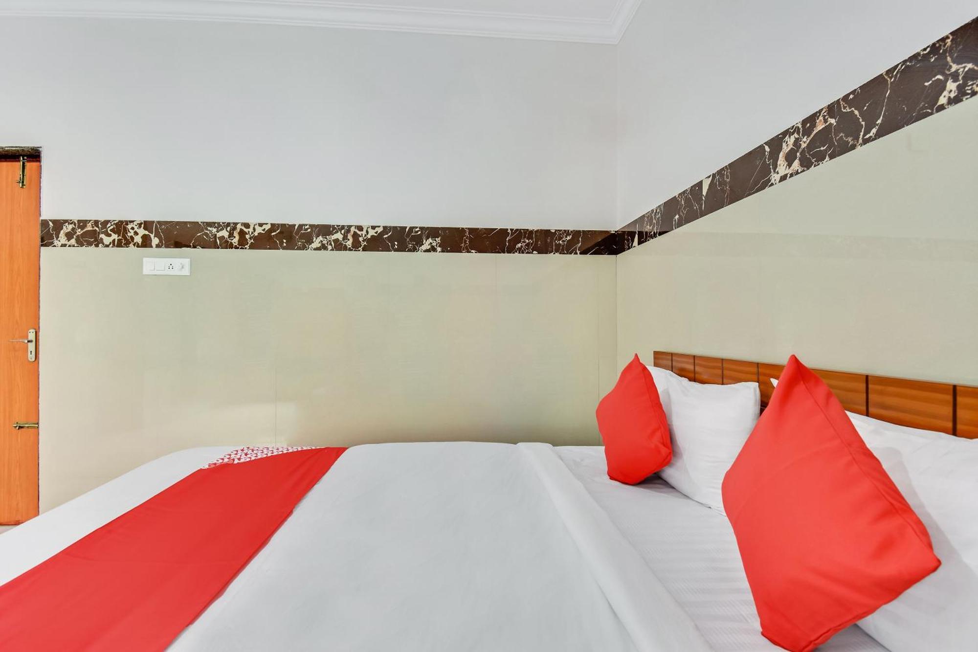 Hotel O Sri Sai Guru Comforts Yelahanka Exteriör bild