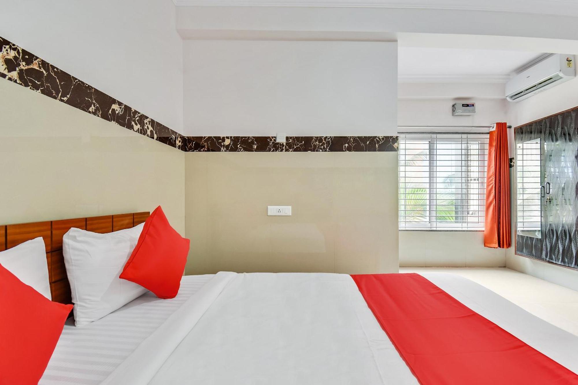 Hotel O Sri Sai Guru Comforts Yelahanka Exteriör bild